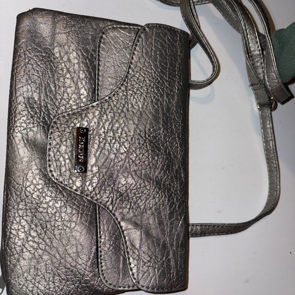 🖤2/$10🖤Metallic Silver Crossbody Bag